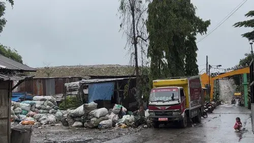 Di Sekitar Pegunungan Sampah