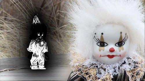 Pagliacci Stranded