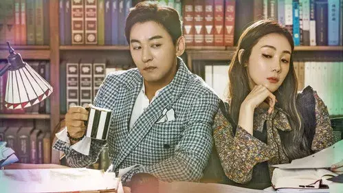 캐리어를 끄는 여자