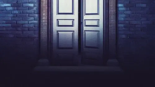 La porta sul buio