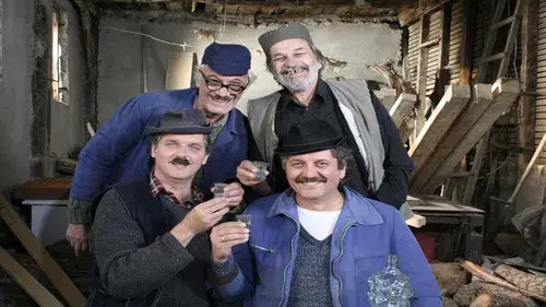 Selo gori, a baba se češlja