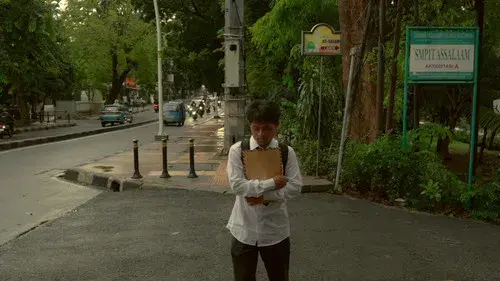 Dua Matahari Terbenam di Ujung Kota