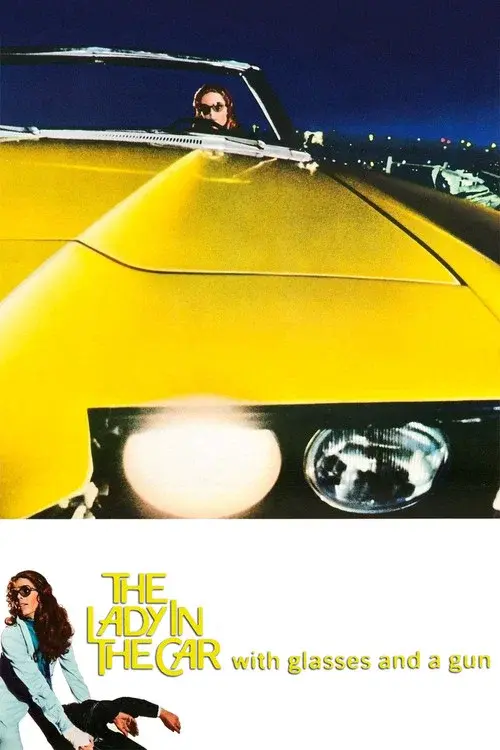 La Dame dans l'auto avec des lunettes et un fusil