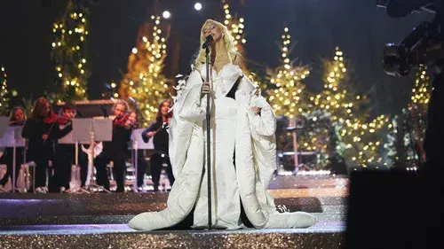 Christina Aguilera - Christmas in Paris