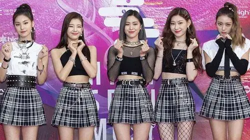 ITZY "IT’ZZZ"